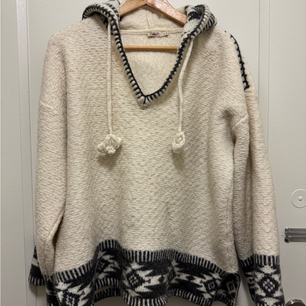 Faherty Cream and Black V-Neck Sweater with Chunky Knit